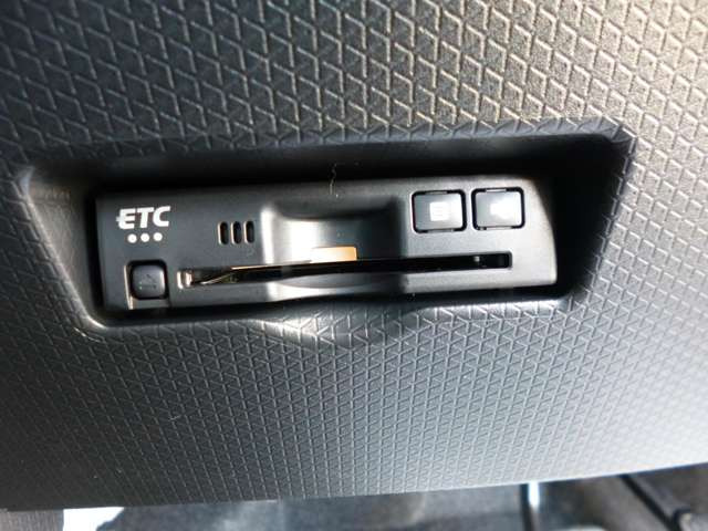 ビルトインETC付きです。これで高速の乗り降りもスムーズに行えます。新たなオーナー様の情報でSETUPして納車致します。