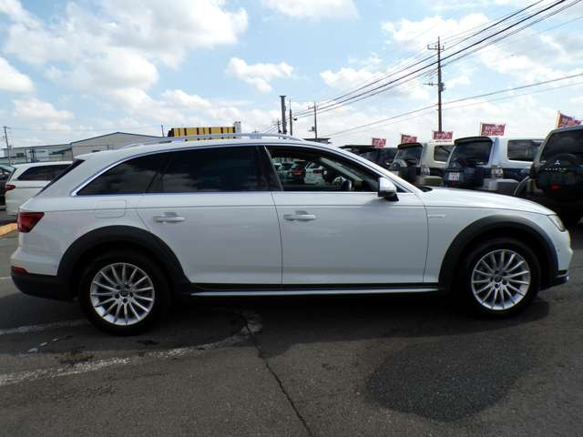 �N���J��SUV�̂ق��ɂ��A���t�@�[�h�E�G���O�����h�E�Z���i�E�X�e�b�v���S���E���H�N�V�[�E���F���t�@�C�A�E�I�f�b�Z�C�E�A���Ԃ��|���V�F�J�C�G�� �~�j�N���X�I�[�o�[�I�[��4 �L���v�e�B�o���݌ɂ��Ă���܂�