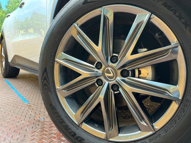 �y����18�C���`�A���~�z�C�[���z�O�ςɃ}�b�`���������A���~�z�C�[���𑕒����Ă���܂��B�e��ЊO�A���~�z�C�[����A�X�^�b�h���X�^�C�����戵�����Ă���܂��B���񂲑��k����������