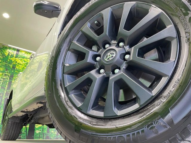 �y����18�C���`�A���~�z�C�[���z�O�ςɃ}�b�`���������A���~�z�C�[���𑕒����Ă���܂��B�e��ЊO�A���~�z�C�[����A�X�^�b�h���X�^�C�����戵�����Ă���܂��B���񂲑��k����������