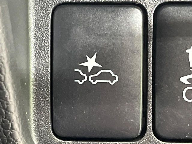 �y�G�}�[�W�F���V�[�u���[�L�z���s���ɑO���̎ԗ�����F�����A�Փ˂������Ȏ��͌x��ƃu���[�L�ŏՓˉ���Ɣ�Q�y�����A�V�X�g�B�����S�Ƀh���C�u�����y���݂��������܂��B