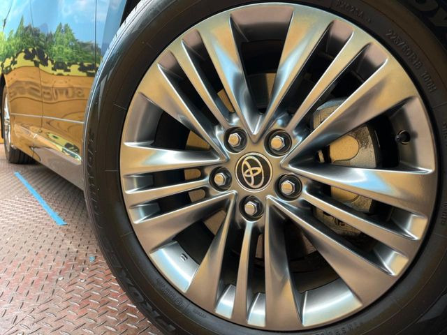 �y����18�C���`�A���~�z�C�[���z�O�ςɃ}�b�`���������A���~�z�C�[���𑕒����Ă���܂��B�e��ЊO�A���~�z�C�[����A�X�^�b�h���X�^�C�����戵�����Ă���܂��B���񂲑��k����������