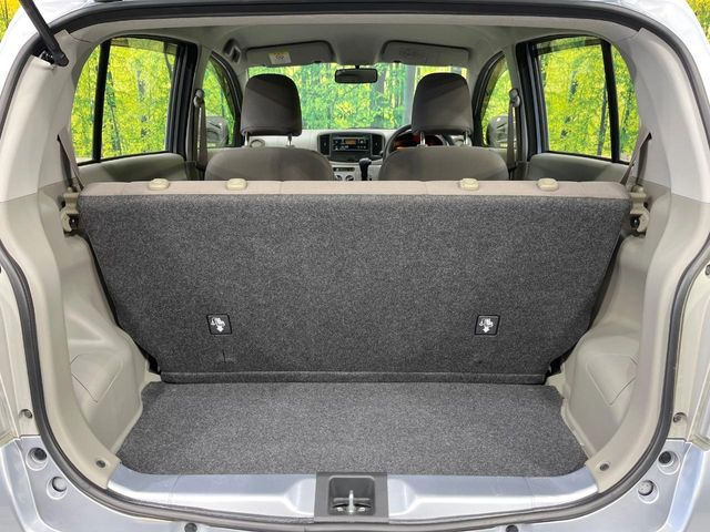 ���i�̂���������ʋ΁A���}���ɏ\���ȉ׎��X�y�[�X���m�ۂ��Ă���܂��B�Z�J���h�V�[�g��|���ƁA�傫�ȉו��̐ύڂ��\�ł���