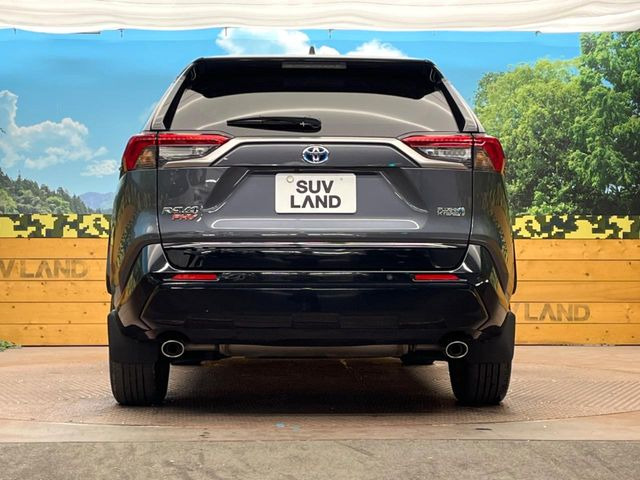 安心の最長10年・走行無制限保証(有償)をご用意。保証内容も充実はもちろん、無料点検&オイル交換や、年中無休の全国・24時間ロードサービスも付帯されておりますのでご安心下さい。