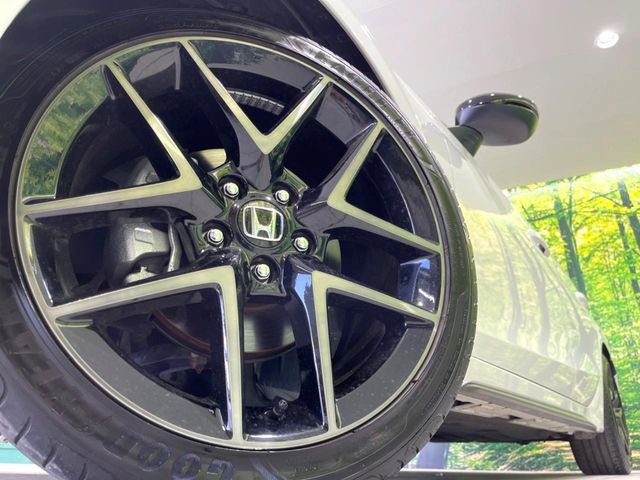 �y����18�C���`�A���~�z�C�[���z�O�ςɃ}�b�`���������A���~�z�C�[���𑕒����Ă���܂��B�e��ЊO�A���~�z�C�[����A�X�^�b�h���X�^�C�����戵�����Ă���܂��B���񂲑��k����������