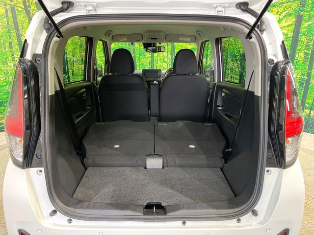 ���i�̂���������ʋ΁A���}���ɏ\���ȉ׎��X�y�[�X���m�ۂ��Ă���܂��B�Z�J���h�V�[�g��|���ƁA�傫�ȉו��̐ύڂ��\�ł���