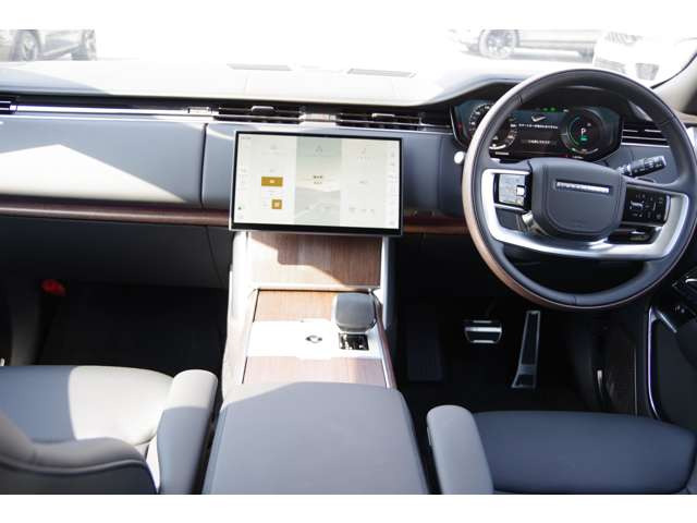 レンジローバーオートバイオグラフィ 3.0L P550e スタンダードホイールベース 4WD