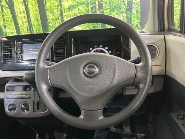 �C���e���A�ɍ��킹���f�U�C���̃X�e�A�����O�́A�^�]�������̂��Ƃ��l���A�^�]���₷���`��A�傫���ł��B�����x�A���ۂɐG���Ă��m���߂��������B