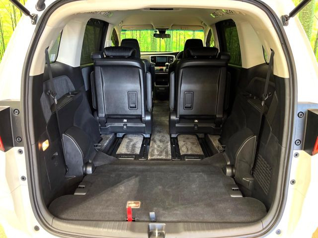 ���i�̂���������ʋ΁A���}���ɏ\���ȉ׎��X�y�[�X���m�ۂ��Ă���܂��B�Z�J���h�V�[�g��|���ƁA�傫�ȉו��̐ύڂ��\�ł���