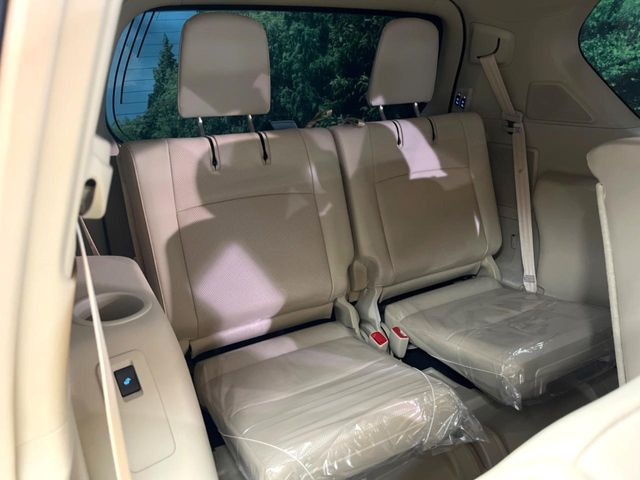 3列目シートはもちろん状態良好☆大人でもゆったりと座って頂けますので、大人数でのお出かけもラクラクです♪ご家族で、気の知れた仲間で、ドライブに行くのが楽しみですね♪