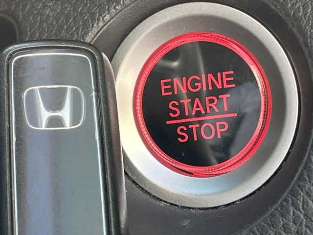 �yHonda�X�}�[�g�L�[�z�J�o����|�P�b�g�ɓ��ꂽ�܂܂ł��h�A�̎{���E�������\�ȃX�}�[�g�L�[�𑕔��B�G���W���̃I���E�I�t�����J�M�����o���K�v����������Ƃ��Ă��֗��ł���