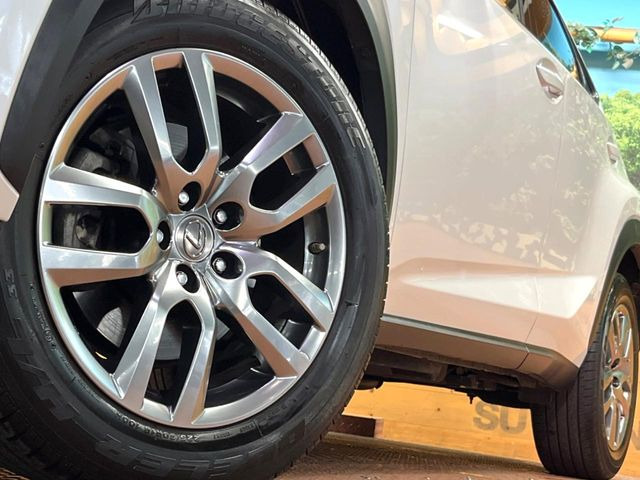 【純正18インチアルミホイール】外観にマッチした純正アルミホイールを装着しております。各種社外アルミホイールや、スタッドレスタイヤも取扱いしております。是非ご相談ください♪