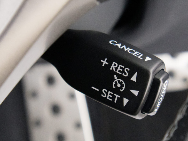 �y�I�[�g�N���[�Y�R���g���[���z���ځB�A�N�Z������Ȃ��ł��Ԃ������ŃX�s�[�h��ۂ��Ă����@�\�ł��������̍����͊y�X�ł�