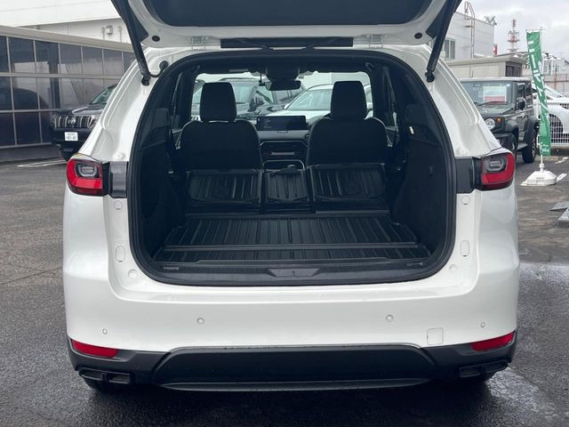 ���i�̂���������ʋ΁A���}���ɏ\���ȉ׎��X�y�[�X���m�ۂ��Ă���܂��B�Z�J���h�V�[�g��|���ƁA�傫�ȉו��̐ύڂ��\�ł���