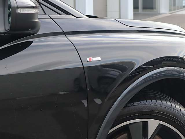 Q4 e-tron40 Sライン