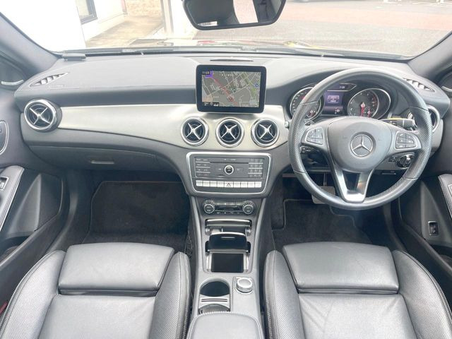 GLAクラスGLA220 4マチック 4WD