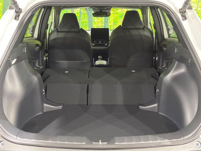 ���i�̂���������ʋ΁A���}���ɏ\���ȉ׎��X�y�[�X���m�ۂ��Ă���܂��B�Z�J���h�V�[�g��|���ƁA�傫�ȉו��̐ύڂ��\�ł���