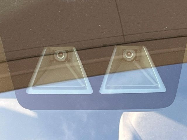 �y�X�}�[�g�A�V�X�g�z���s���ɑO���̎ԗ�����F�����A�Փ˂������Ȏ��͌x��ƃu���[�L�ŏՓˉ���Ɣ�Q�y�����A�V�X�g�B�����S�Ƀh���C�u�����y���݂��������܂��B