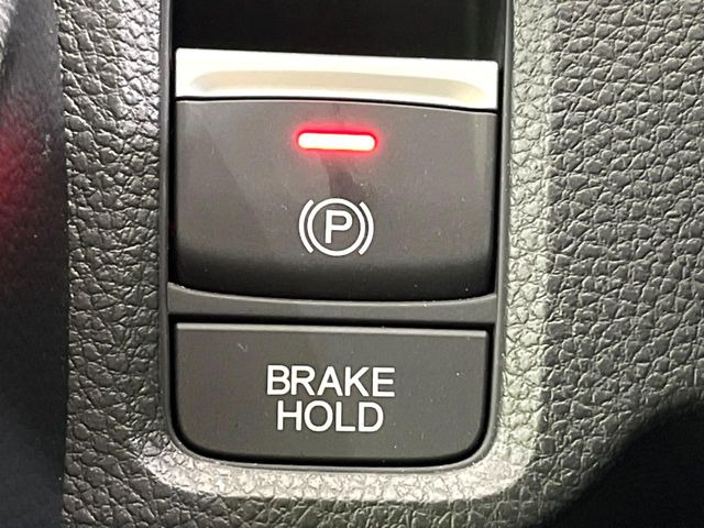 【オートブレーキホールド】信号待ちや渋滞で停車時にブレーキから足を離しても、停止状態を保持してくれます。前進するときはアクセルを踏めば自動で解除されるので安心♪街乗り運転が楽になります♪