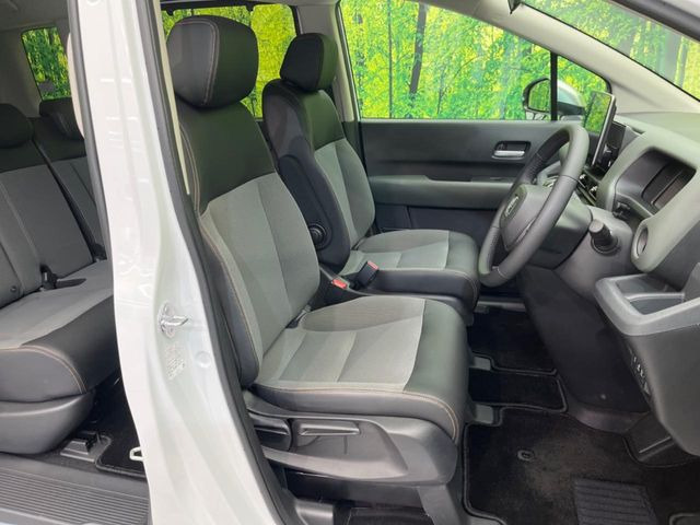 運転席シート廻りは使用感も少なく、良好な状態となっています。丁寧に使われていたことがよくわかりますね。