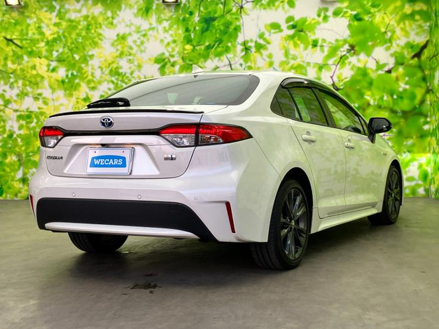 カローラ1.8 ハイブリッド W×B