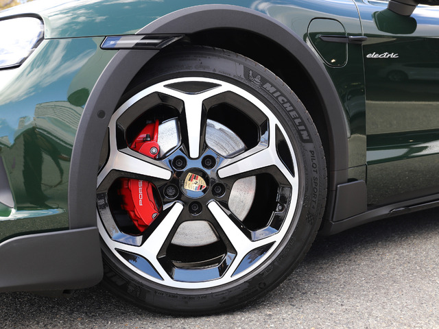 タイカン4S パフォーマンスバッテリー プラス 4+1シート 4WD