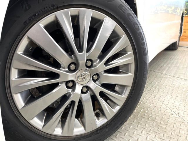 �y����18�C���`�A���~�z�C�[���z�O�ςɃ}�b�`���������A���~�z�C�[���𑕒����Ă���܂��B�e��ЊO�A���~�z�C�[����A�X�^�b�h���X�^�C�����戵�����Ă���܂��B���񂲑��k����������