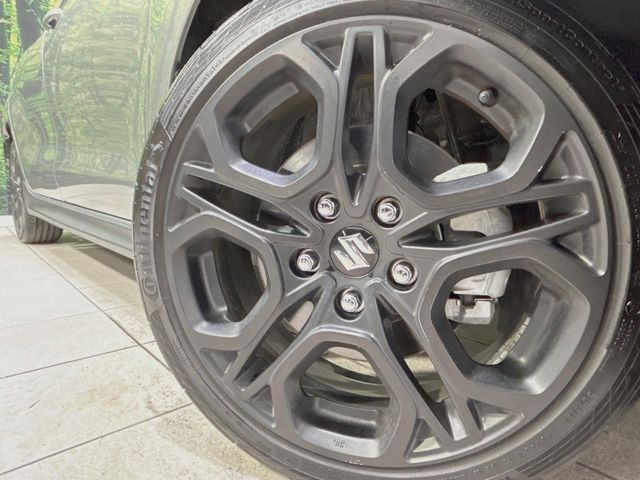 �y����17�C���`�A���~�z�C�[���z�O�ςɃ}�b�`���������A���~�z�C�[���𑕒����Ă���܂��B�e��ЊO�A���~�z�C�[����A�X�^�b�h���X�^�C�����戵�����Ă���܂��B���񂲑��k����������