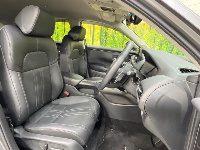 運転席シート廻りは使用感も少なく、良好な状態となっています。前オーナー様が丁寧に使っていたことがよくわかりますね。