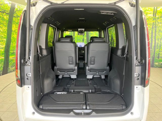 ���i�̂���������ʋ΁A���}���ɏ\���ȉ׎��X�y�[�X���m�ۂ��Ă���܂��B�Z�J���h�V�[�g��|���ƁA�傫�ȉו��̐ύڂ��\�ł���