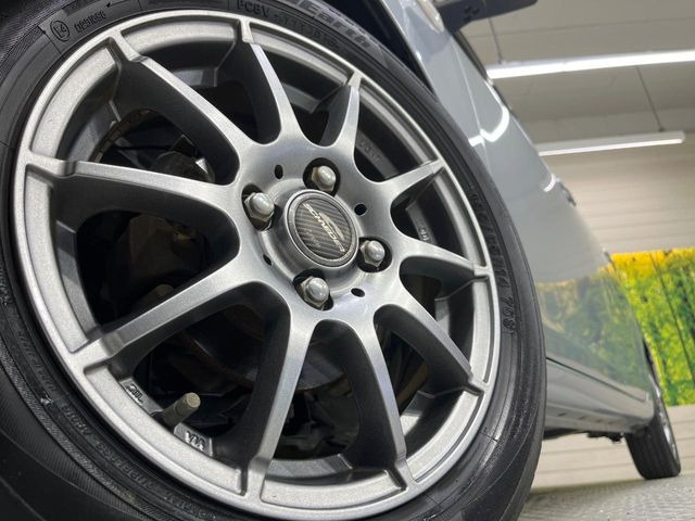 �y�A���~�z�C�[���z�O�ςɃ}�b�`�����A���~�z�C�[���𑕒����Ă���܂��B�e��A���~�z�C�[����A�X�^�b�h���X�^�C�����戵�����Ă���܂��B���񂲑��k����������