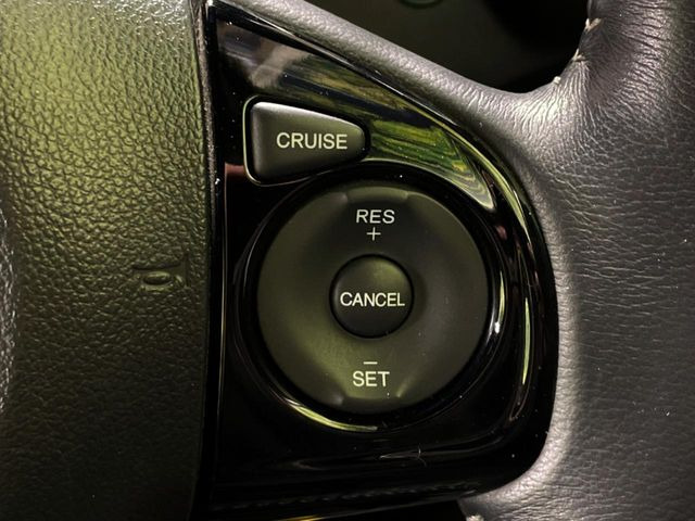 【クルーズコントロール】高速道路もラクラク走行。アクセルを離しても一定速度で走行ができ、長距離運転時の負担を軽減!加速・減速も簡単なスイッチ操作で調整できます。