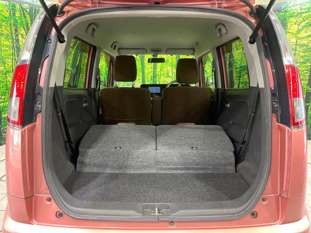 ���i�̂���������ʋ΁A���}���ɏ\���ȉ׎��X�y�[�X���m�ۂ��Ă���܂��B�Z�J���h�V�[�g��|���ƁA�傫�ȉו��̐ύڂ��\�ł���