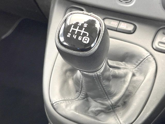 ●6速MT:ドライバーの操作によって意図的に変えられるシステムです。より一層普段のドライブをお楽しみいただけます!