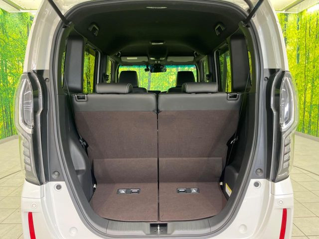 ���i�̂���������ʋ΁A���}���ɏ\���ȉ׎��X�y�[�X���m�ۂ��Ă���܂��B�Z�J���h�V�[�g��|���ƁA�傫�ȉו��̐ύڂ��\�ł���