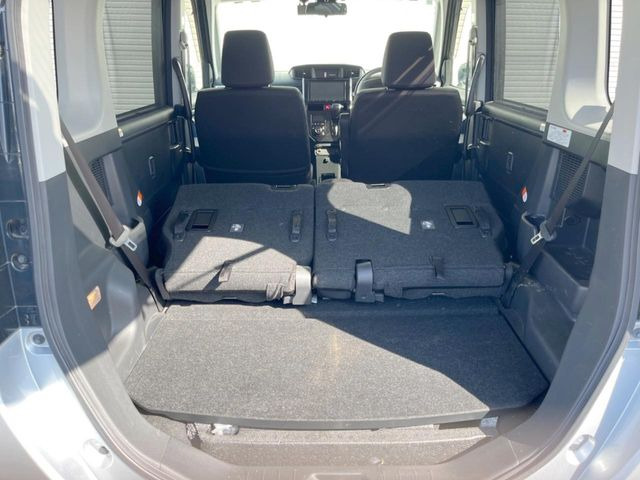 後席を格納すると、これだけの広さが!シーンに合わせたシートアレンジで、大きな荷物も積むことが出来ます♪