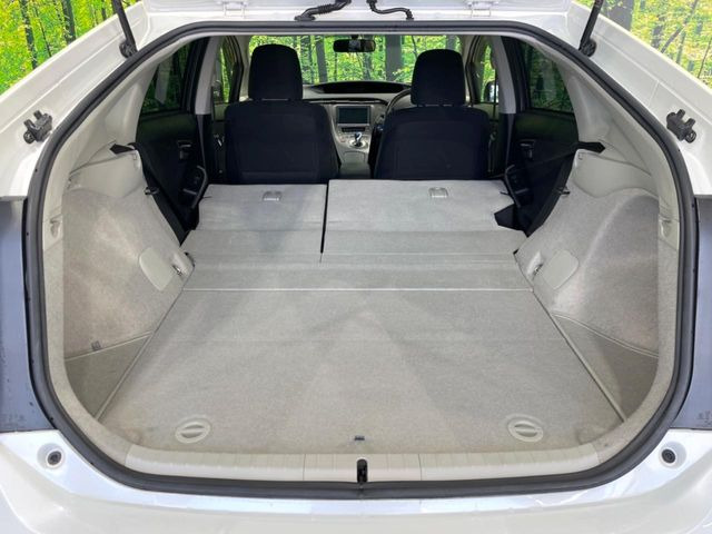 ���i�̂���������ʋ΁A���}���ɏ\���ȉ׎��X�y�[�X���m�ۂ��Ă���܂��B�Z�J���h�V�[�g��|���ƁA�傫�ȉו��̐ύڂ��\�ł���