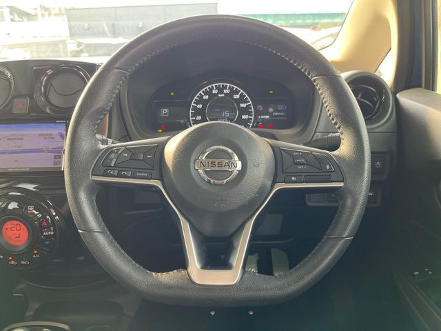 �y�����v�����X�e�A�����O�z�㎿�Ȋv���g�p���邱�ƂŁA��ɂ����������݂ƂĂ��^�]���₷���n���h���ł���