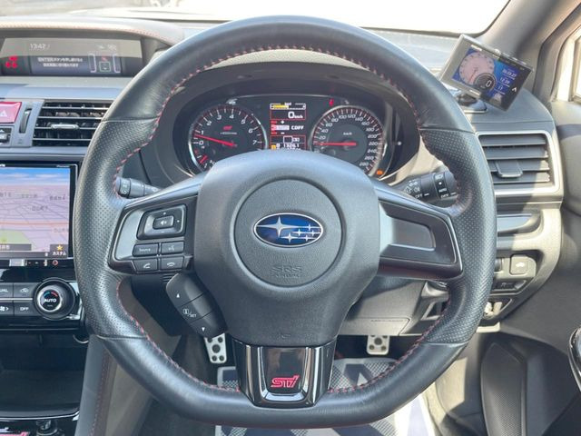 �y�����v�����X�e�A�����O�z�㎿�Ȋv���g�p���邱�ƂŁA��ɂ����������݂ƂĂ��^�]���₷���n���h���ł���