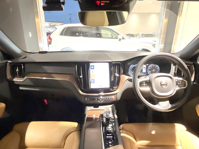 XC60B5 AWD インスクリプション 4WD