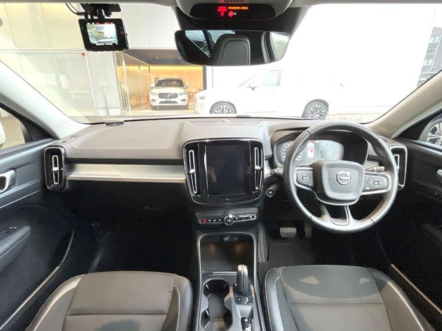 XC40T4 モメンタム