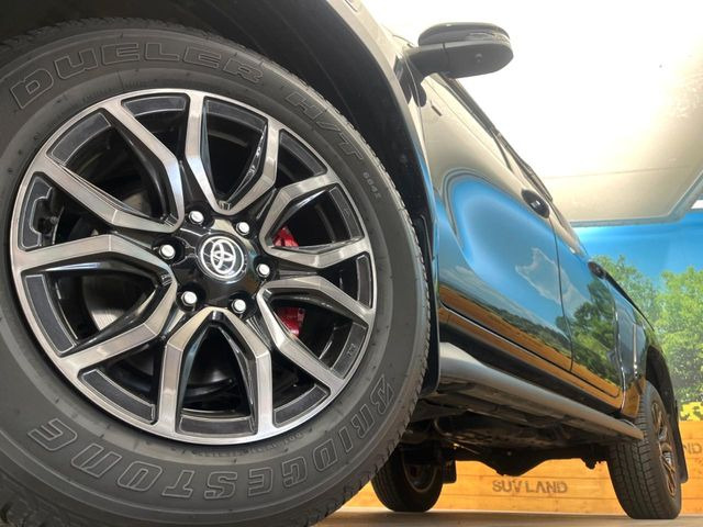 �y����18�C���`�A���~�z�C�[���z�O�ςɃ}�b�`���������A���~�z�C�[���𑕒����Ă���܂��B�e��ЊO�A���~�z�C�[����A�X�^�b�h���X�^�C�����戵�����Ă���܂��B���񂲑��k����������