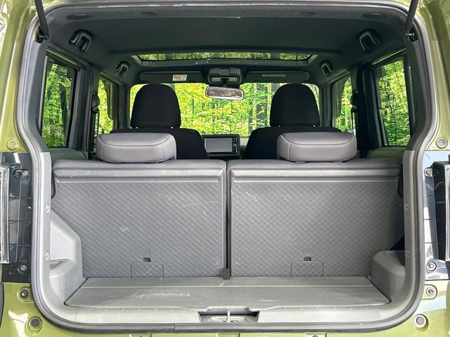 ���i�̂���������ʋ΁A���}���ɏ\���ȉ׎��X�y�[�X���m�ۂ��Ă���܂��B�Z�J���h�V�[�g��|���ƁA�傫�ȉו��̐ύڂ��\�ł���