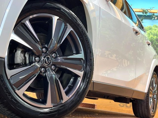 �y����18�C���`�A���~�z�C�[���z�O�ςɃ}�b�`���������A���~�z�C�[���𑕒����Ă���܂��B�e��ЊO�A���~�z�C�[����A�X�^�b�h���X�^�C�����戵�����Ă���܂��B���񂲑��k����������