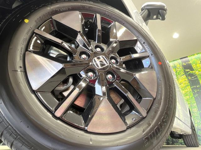 �y����16�C���`�A���~�z�C�[���z�O�ςɃ}�b�`���������A���~�z�C�[���𑕒����Ă���܂��B�e��ЊO�A���~�z�C�[����A�X�^�b�h���X�^�C�����戵�����Ă���܂��B���񂲑��k����������