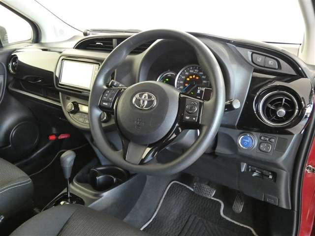 ヴィッツ1.5 ハイブリッド F セーフティ エディションIII