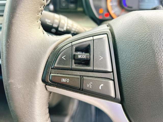 【ステアリングスイッチ】ハンドルのボタンで簡単にナビの音量やチャンネル操作可能です♪