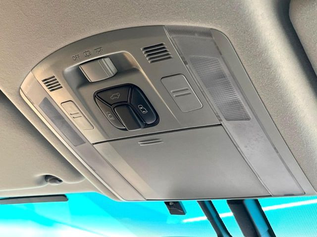 �y�����X���C�h�h�A�z���ԏ�ŗׂ̎ԂƂ̊Ԋu���������ɂ������A�X���C�h�h�A�Ȃ���S!�h�A�I�[�v������������炸�A�J�������L���̂ŏ��~�肪�Ƃ��Ă��ȒP�ł��B�傫�ȉו��̏o���������Ȃ���\��