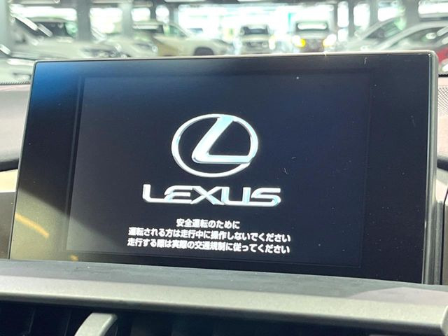 【メーカー純正ナビ】インテリアに溶け込むスタイリッシュな「専用設計」メーカーナビを装備♪視認性や操作性など基本性能にも優れ、より上質なカーライフをお楽しみいただけます。