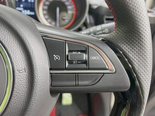 �y�N���[�Y�R���g���[���z�������H�����N���N���s�B�A�N�Z���𗣂��Ă���葬�x�ő��s���ł��A�������^�]���̕��S���y��!�����E�������ȒP�ȃX�C�b�`����Œ����ł��܂��B